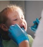 רופאת שיניים מסבירה להורים: "עשה" ו"אל תעשה" בטיפולי שיניים לילדים-תמונה